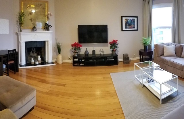 Moderno, elegante, 3br / 2ba plana, agradable patio al aire libre, desayuno ligero incluido.
