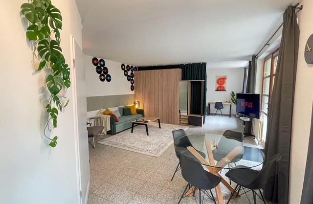 Modern City Apartment l Netflix l fast wifi l Xbox