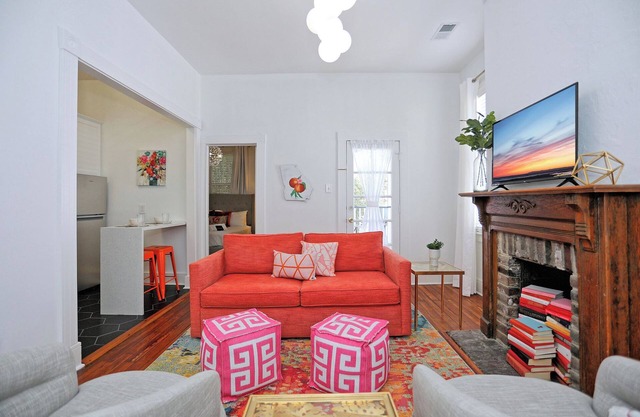 Walk to Forsyth Park * Heart of Downtown Savannah * Dog Friendly * Newly Remodel