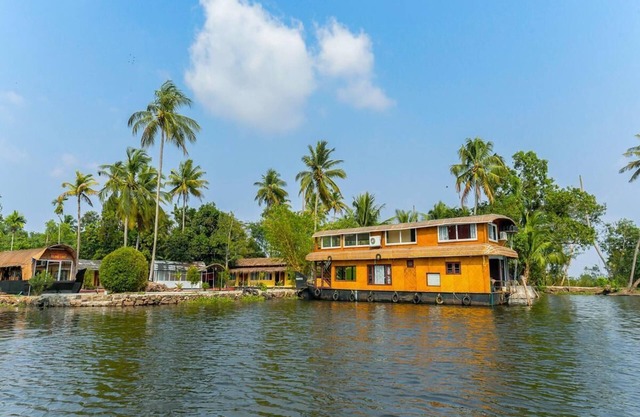 Mobiliario moderno y confortable Lake Resort Alleppey