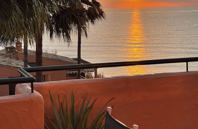 Moderno y cómodo ático de tres dormitorios con impresionantes vistas al mar