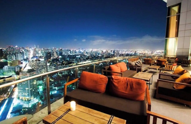 Modern condo close to BTS and many restaurants.