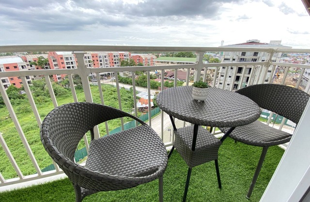 Modern Condo Near Mactan Airport w/ 50mbps WIFI | Free Netflix