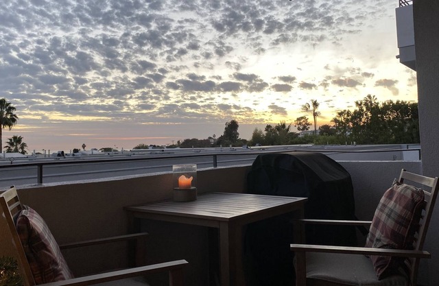 Modern Condo with Balcony Ocean Views in Desirable Pacific Palisades