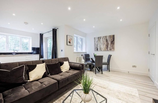 Stylish & Spacious 1BR City Centre Nr High St & Southend Beach by Luxiety Stays