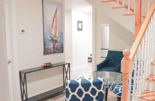 Modern & Cozy 3-Bedroom Condo near Downtown