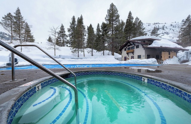 Modern Cozy Getaway with Scenic Alpine Views | 4 Units