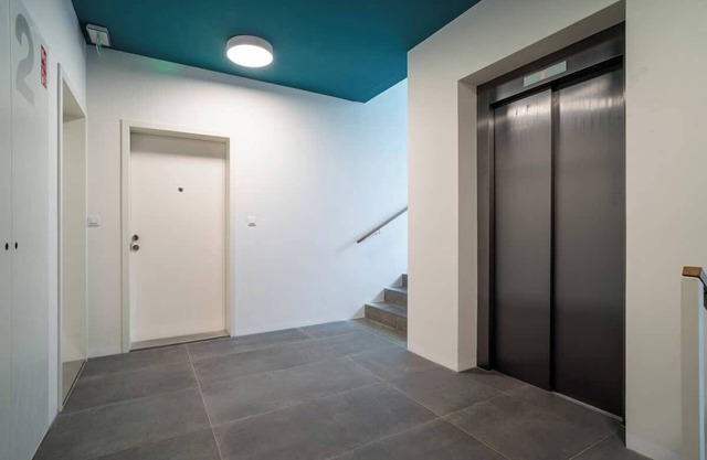 Modern Deluxe Suite S