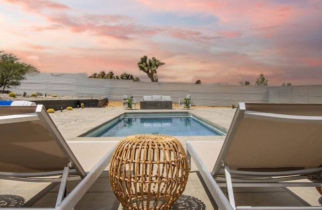 Modern Desert Oasis, w/Pool & Jacuzzi