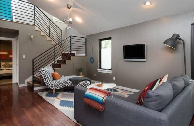 Modern Downtown 2 Homes w/ 11 beds