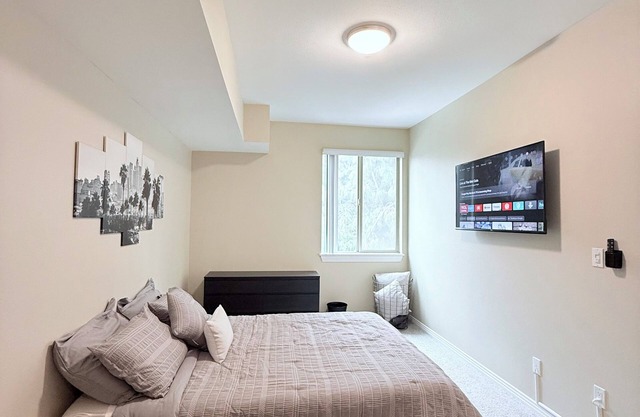 Moderno Apartamento Centro de LA con Vista a la Ciudad y Estacionamiento Privado