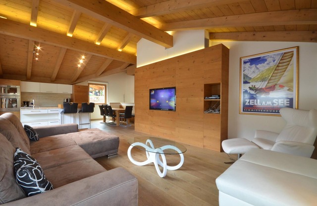 Modern duplex penthouse, 200 m to skilift, close to the Zeller Lake