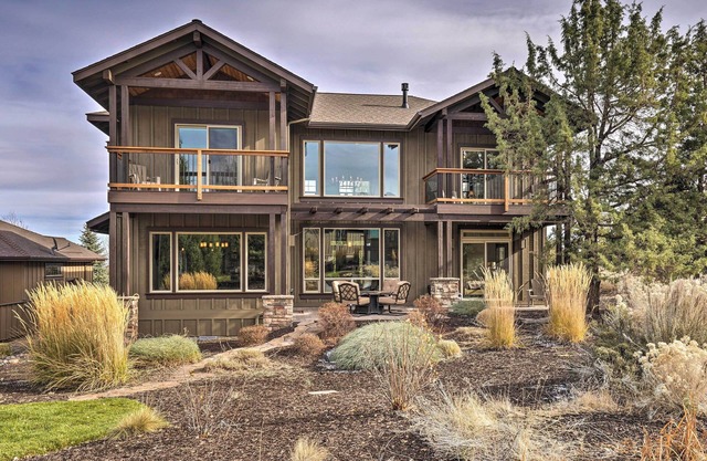 NUEVO- Eagle Crest Home w / 2 Decks, chimenea y barbacoa