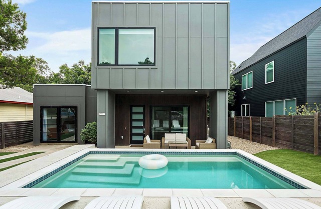 Modern Home in East Austin | Private Pool | BBQ