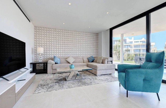 Moderno apartamento en El Higuerón Oeste con jardín privado y barbacoa