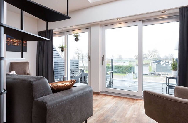 Apartamento moderno en el 1er piso ubicado directamente en Sneekermeer