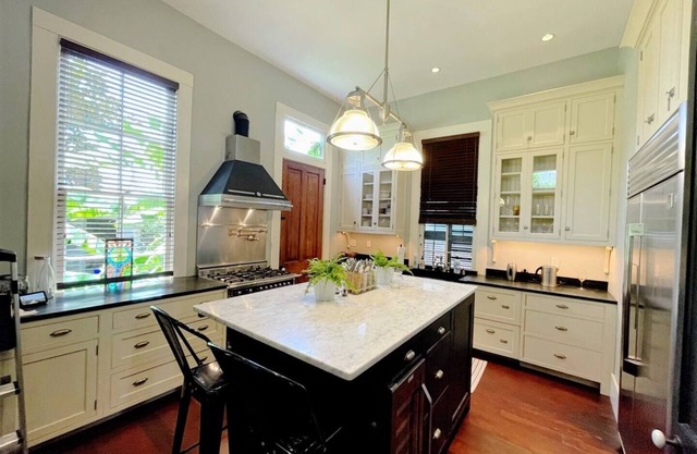 Modern & Historic Home: Perfect for Families!