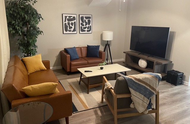 Modern Home in Central SA /10 min to Downtown! River Walk! The Alamo!
