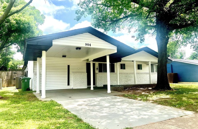 Modern Home w/ Sunroom & BBQ