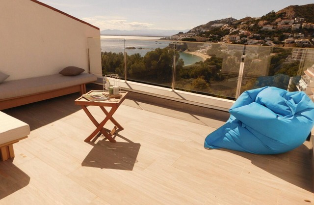 Casa moderna con vistas al mar, cerca de la playa en Almadraba, Roses
