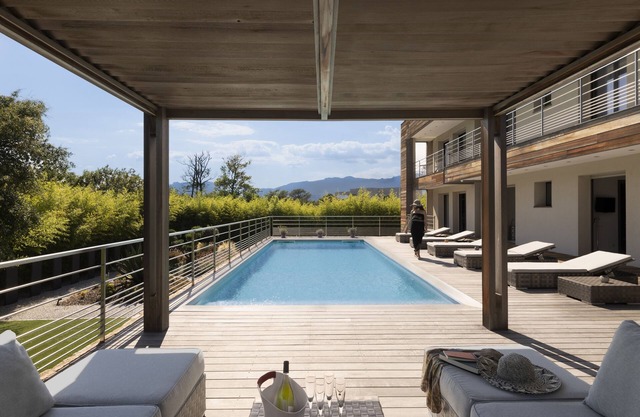 Casa contemporánea, playa a pie, piscina climatizada, 10/12 personas.