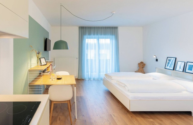 Moderno "Hus Apartment - Nr. 1" con balcón, jardín y Wi-Fi