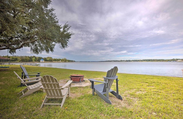 Casa de lujo en el lago Conroe w / muelle privado del barco