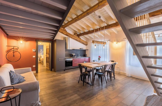 Moderno apartamento tipo loft "Begonia" con Wi-Fi, jardín y piscina compartidos