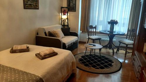 Modern Lux Studio w Inside parking 5 min from Skadarlija, Republic Sqre
