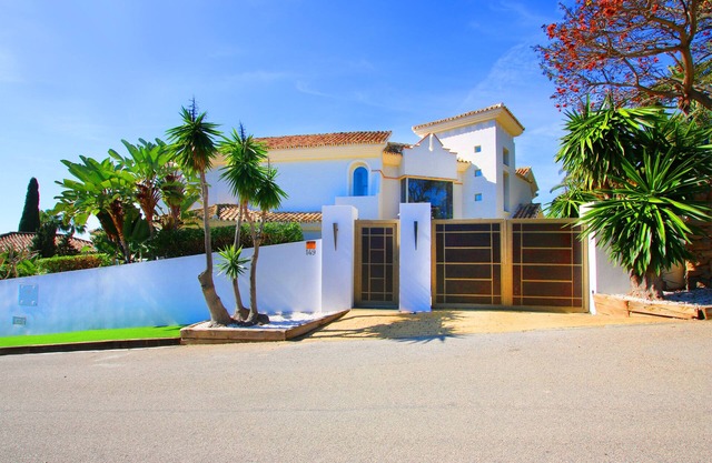 Villa moderna y lujosa en Marbella con vistas