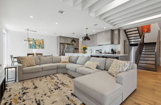 Modern Luxury 4 Bedroom/4 Bath in the Heart of Dallas