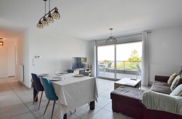 Moderno apartamento nuevo con balcón y garaje en Évian