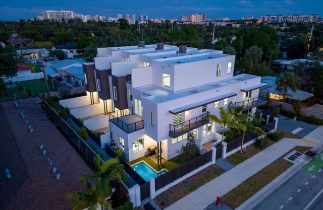 Modern NEW Luxury Home | Pool Heated