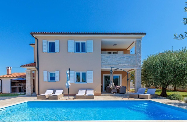 Villa moderna en Selina con piscina