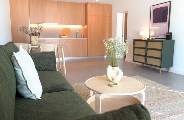 Modern Oasis with Sunlit Patio in Carvoeira