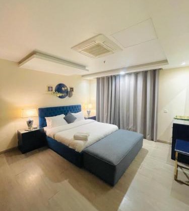 Modern ONE Bedroom Apartments in Gold Crest Mall With Al Fateh Store