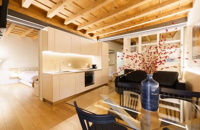 Moderna residencia con balcones con vistas a la Piazza Erbe