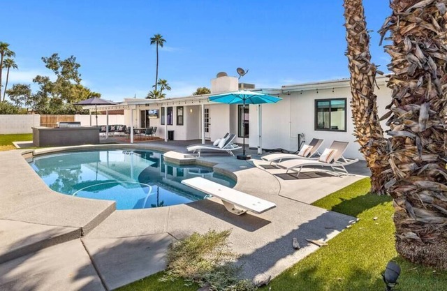 Modern Retreat Minutes from Shopping Dining & Golf
