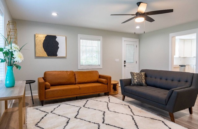 Modern Retreat w/ King Bed –3 BR Near Duke DT