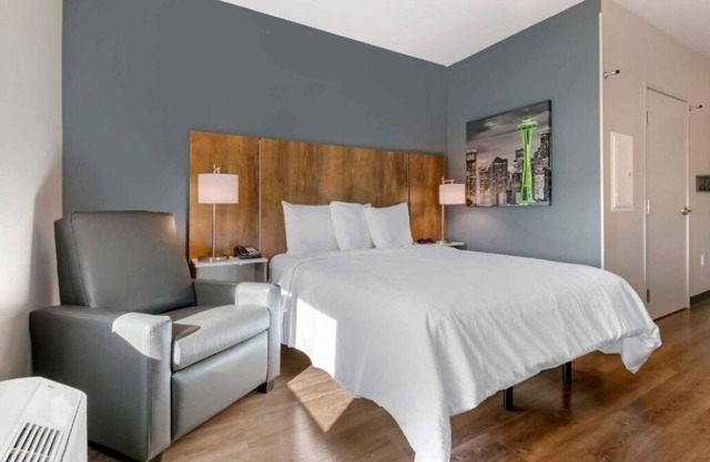 Modern Room w/ Fully Equipped Kitchen, Ideal for Extended Stays