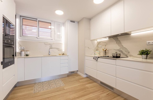 Apartamento moderno frente al mar con 3 habitaciones y vistas al Mediterráneo