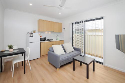 Modern Serene Studio with Free Parking & New Build