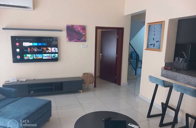 Modern Spacious 3-Bedroom Apartment