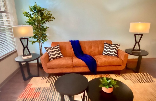 Modern spacious apartment 10min from Exxon campus.