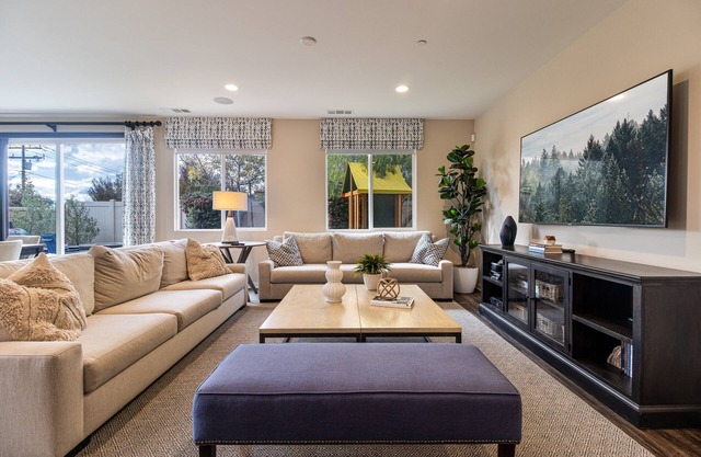 Modern & Spacious Family/Pet-Friendly Home