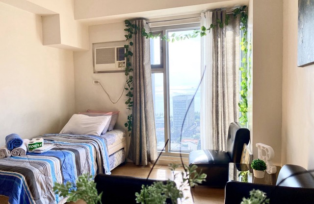Condominio estudio moderno con puesta de sol con vista a la bahía de Manila