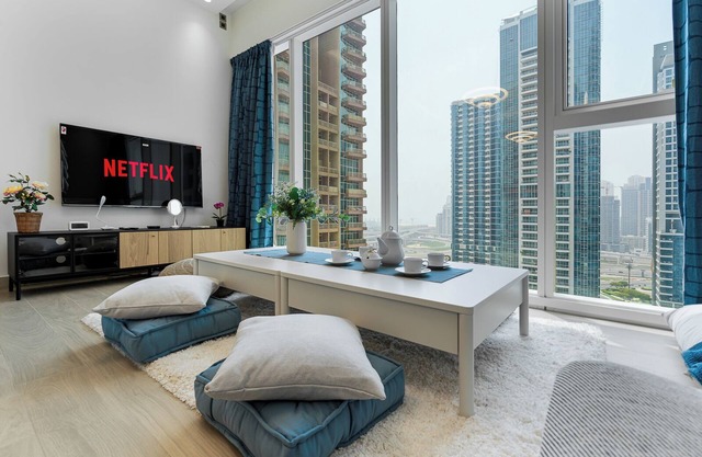 Modern Studio w/ Pool, Gym, Sauna and Great Views