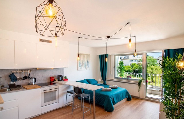 Modern Style Studio w/ Balcony + Smart TV. Business / Leisure.