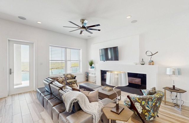 Modern Townhouse with Gulf & Lake Padre Views, WiFi, Central AC, & Washer/Dryer
