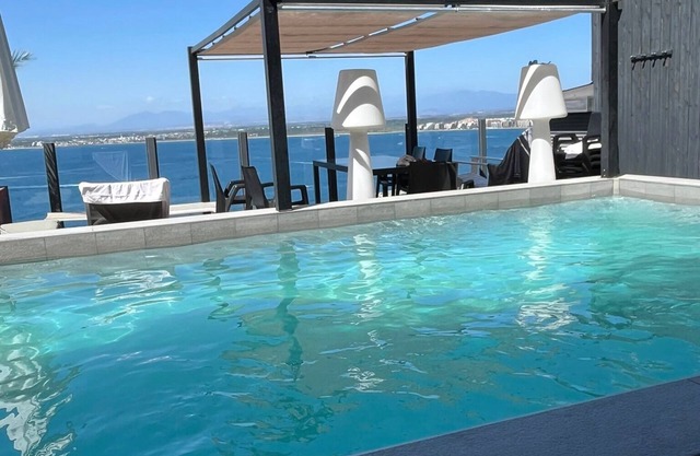 Modern villa 5 minutes from the beach